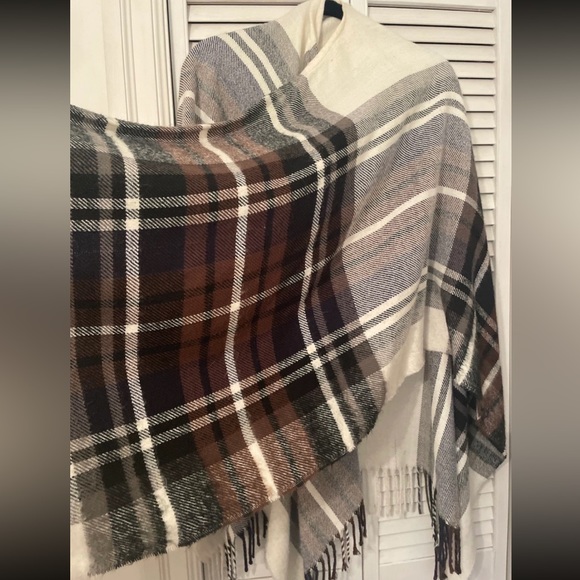 Plaid shawl - Picture 2 of 3